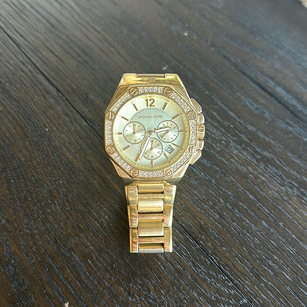 Michael Kors womens oversized watch in gold and beautiful crystal bezel.